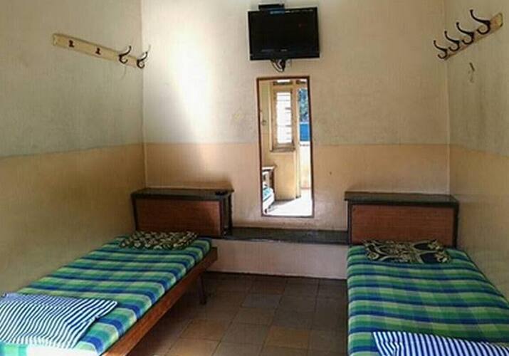 Annapurna Lodging, Satara 4
